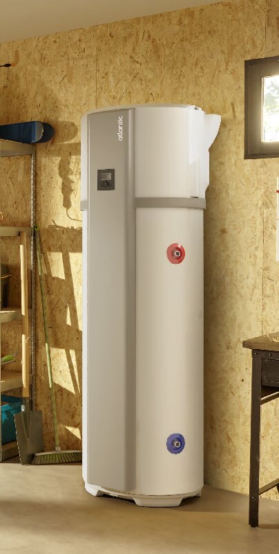 Chauffe-eau thermodynamique au sol Atlantic dans un garage
