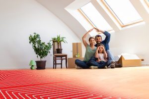 Une famille profite de son chauffage au sol