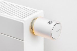 Têtes thermostatiques connectées Netatmo en gros plan