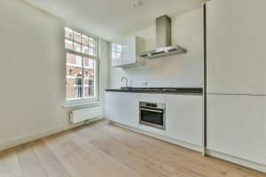 Un appartement en rénovation avec un radiateur
