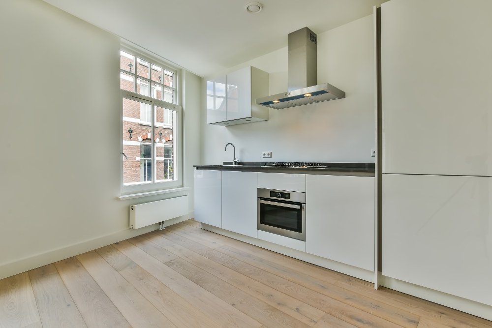 Un appartement en rénovation avec un radiateur