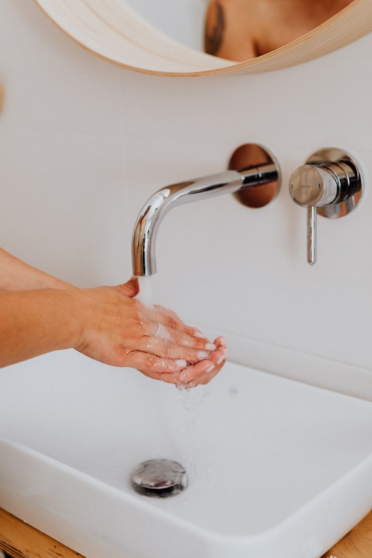 Une eau chaude chauffée par un chauffe-eau solaire
