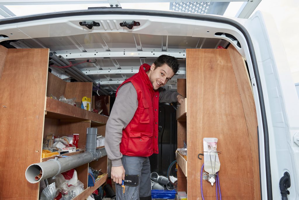 Un technicien Logista Hometech