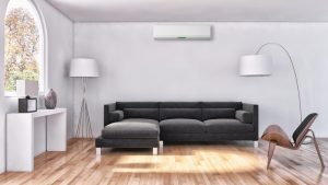 Une unité intérieure d'une pompe à chaleur réversible dans un grand salon